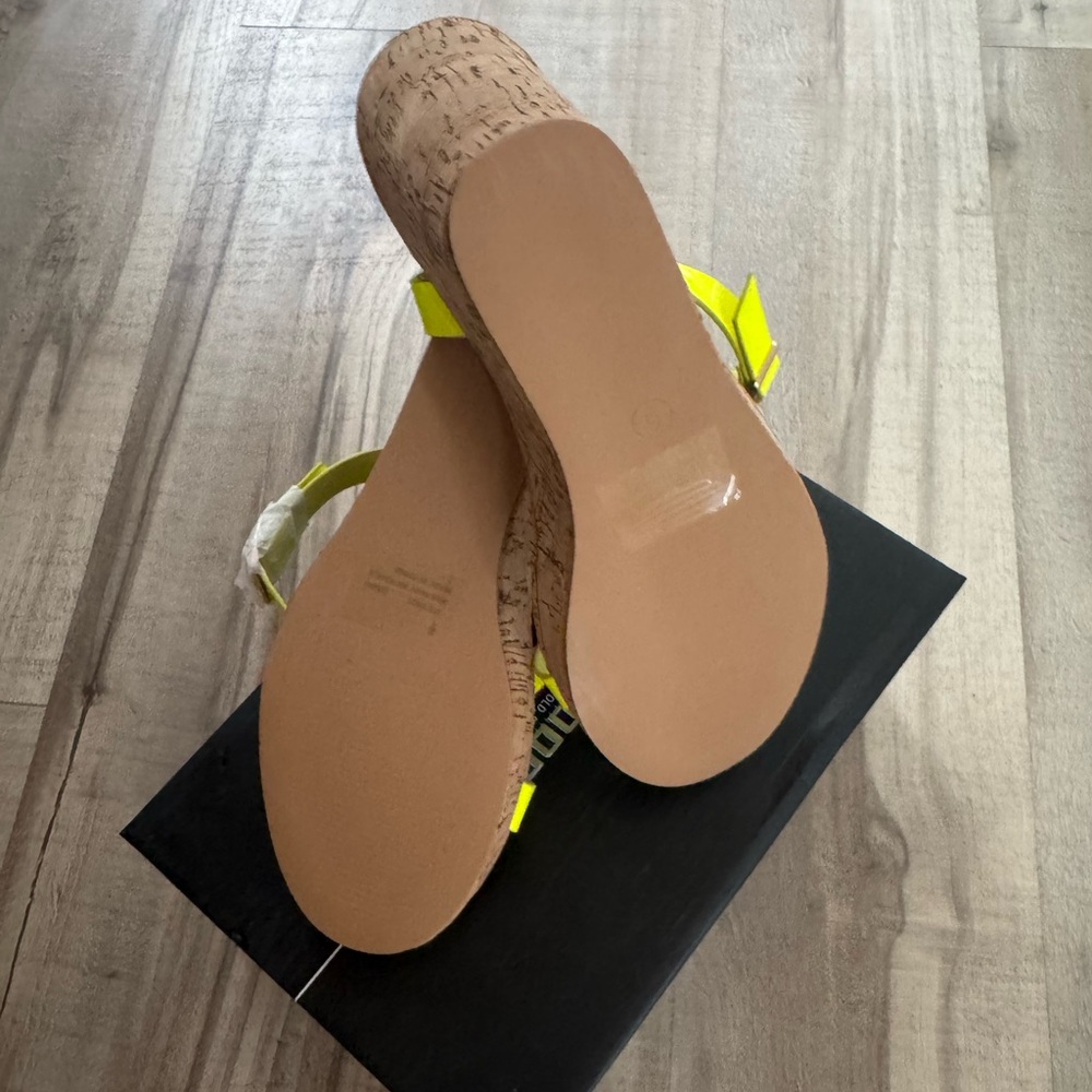 Women’s Cape Robbin Danyi Wedge Sandals - Picture 6 of 6